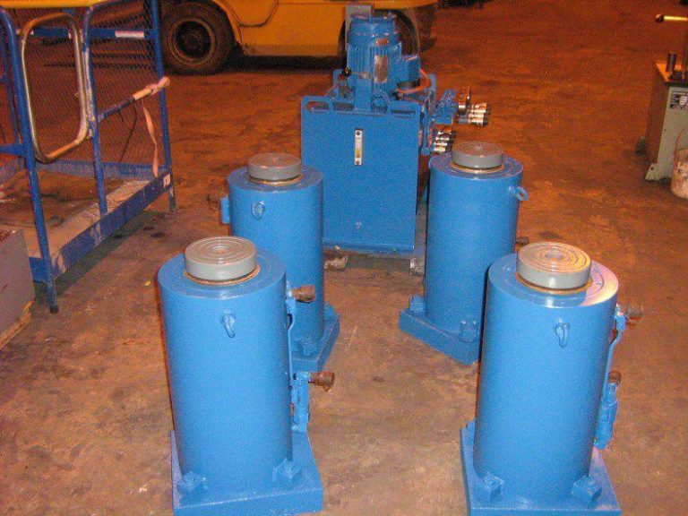 300 TON HYDRAULIC MILL JACKING SYSTEM Nelson Machinery & Equipment Ltd.