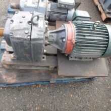 US MOTORS INLINE REDUCER WITH 10 HP TOSHIBA MOTOR