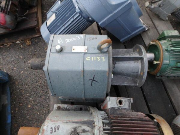 US MOTORS INLINE REDUCER WITH 5 HP TOSHIBA MOTOR