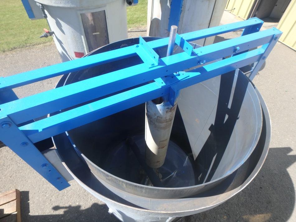 4' DIA. X 5' THICKENER TANKS Nelson Machinery & Equipment Ltd.