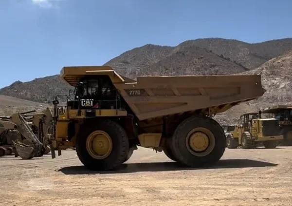 2012 CAT 777G